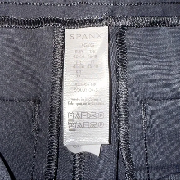 NWT Spanx Women’s Sunshine Short Very Black Sz Large - Picture 7 of 7